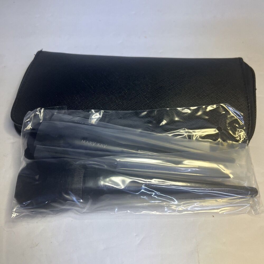 MARY KAY ESSENTIAL BRUSH COLLECTION SET 5 FULL SIZE MAKEUP BRUSHES ZIP UP CASE